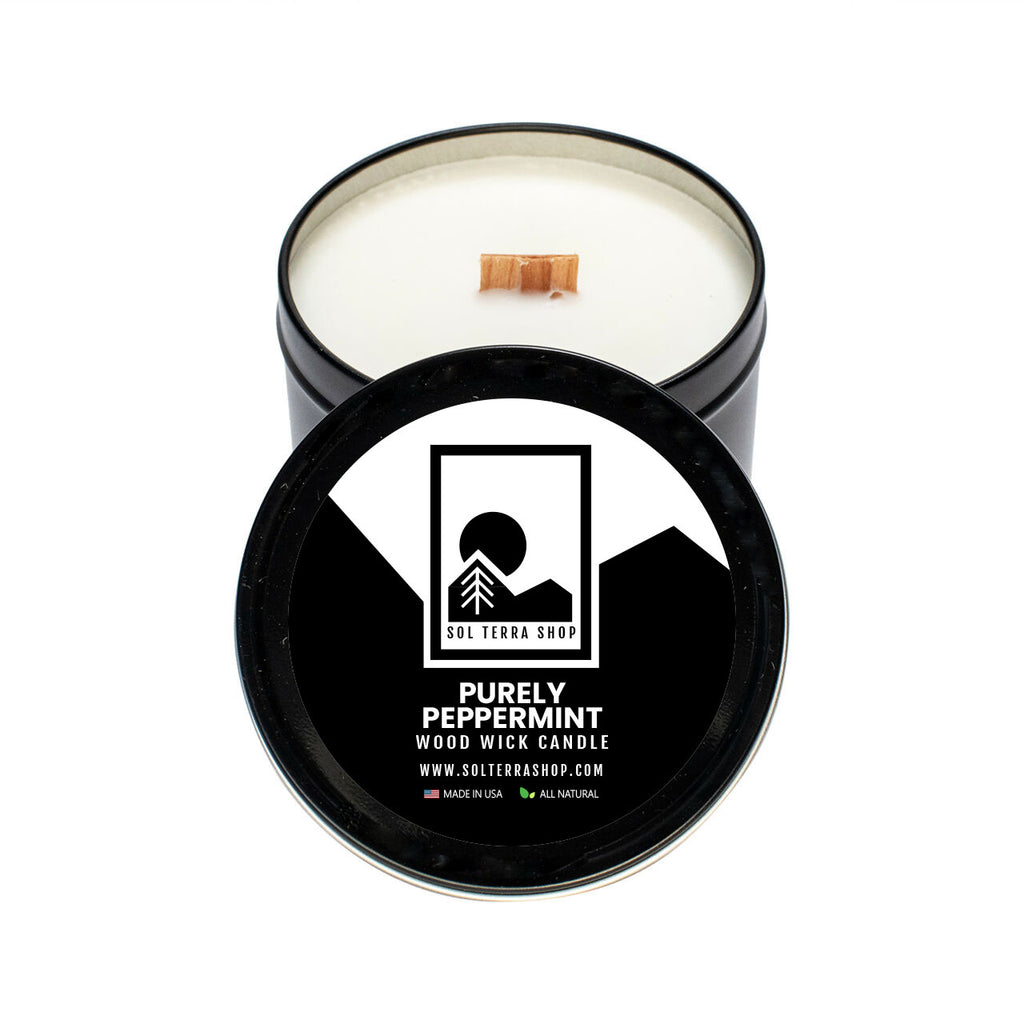 Candle with wooden wick in a black container peppermint scented